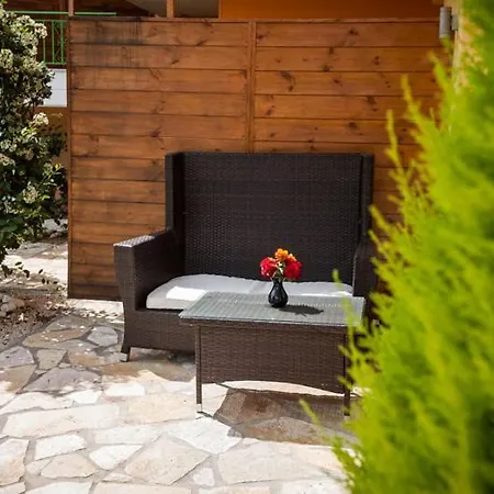 Bros, Sunny Garden In Olive Grove Апартаменты *